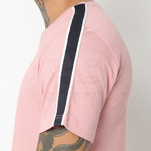 T-shirts légers pour hommes, conçus pour la salle de sport, les activités de plein air et le quotidien, avec un tissu doux et un design moderne et tendance. - Product Image 5