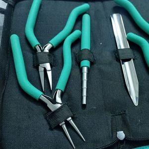 ชุดเครื่องมือทำเครื่องประดับ 6 ชิ้น ประกอบด้วย คีมปากแบน คีมปากแหลม คีมตัดข้าง คีมปากกลม คีมปากแหลมแบบมีด้ามจับ และคีมปากแหลมแบบมีด้ามจับสำหรับร้อยลวด เหมาะสำหรับงาน DIY และเป็นของขวัญ - Product Image 2