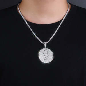 Colgante de Joyería Hip Hop para Hombre, Chapado en Oro, con Incrustaciones de Moissanita VVS Plateada, Redondo Grande, 21.6g - Product Image 2