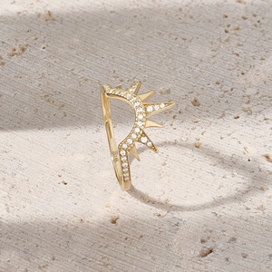 Anillo Abierto de Oro Amarillo con Diamante Cultivado en Laboratorio en Forma de Sol y Luna - Product Image 3