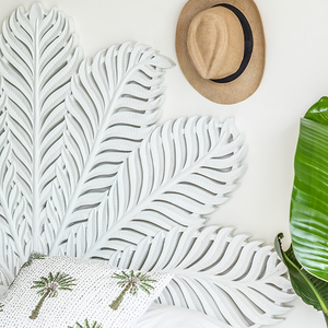 Cama Queen Size de Madera Tallada a Mano con Hoja de Palma, Diseño de Media Luna, Madera Blanca de Ingeniería, Muebles de Dormitorio de Diseño Artesanal - Product Image 3