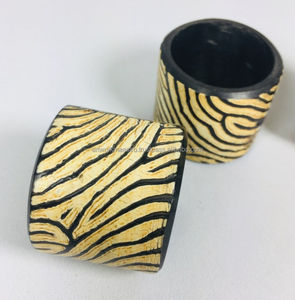 Anneau de serviette en corne, entièrement fait à la main par ARTWORK MAESTRO INDIAN - décoration de table - Product Image 1