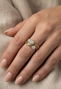 Bague de fiançailles et de mariage Toi et Moi en or massif 14 carats avec diamant de laboratoire taille poire certifié IGI de 2,30 carats E-F VVS-VS - Product Image 5