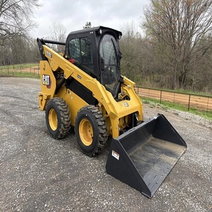 Chargeuse compacte CAT durable pour les opérations de construction quotidiennes avec hydraulique fiable et manutention de matériaux cohérente - Product Image 1
