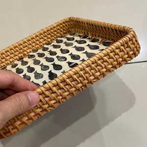 Bandeja Decorativa de Ratán con Incrustaciones de Madreperla de Lujo, Elegante Organizador con Mosaico de Conchas para Decoración Moderna del Hogar, al Mejor Precio - Product Image 1