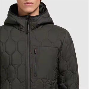 Veste matelassée classique pour homme offrant un design chaud, durable et une protection confortable pour l'hiver - Product Image 2