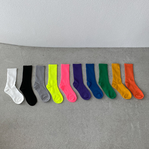 Chaussettes de sport en coton peigné pour le quotidien et la mode - Product Image 1