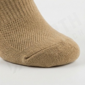 Chaussettes de sport personnalisées OEM de haute qualité pour hommes et femmes, respirantes, colorées, pour l'entraînement et la performance - Product Image 6