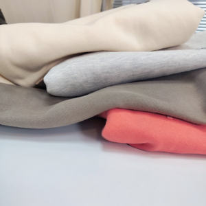 Sweat-shirt à capuche en coton basique - Unisexe, coupe nette, tissu doux pour les tenues décontractées quotidiennes, les trajets ou les looks superposés - Product Image 4