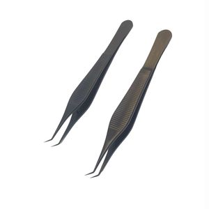 Este artículo es un par de pinzas Adson de acero inoxidable, comúnmente utilizadas en procedimientos médicos y quirúrgicos para agarrar objetos delicados. - Product Image 4