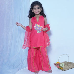 Kurti Rosa para Niñas con Bordado de Elefantes, Prenda Étnica Elegante para Cumpleaños y Eventos Familiares a Precio Accesible - Product Image 1