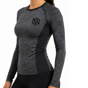 Camiseta Deportiva de Compresión para Mujer con Diseño Atlético Ergonómico, Tecnología de Gestión de la Humedad y Tela Elástica Resistente - Product Image 3