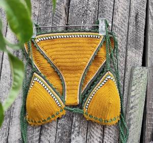 Ensemble de bikini au crochet fait main en jaune moutarde et couleurs terreuses - Product Image 1