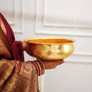 Urli Clásico de Latón Martillado Estilo Art Deco en Dorado para Graduación y Cumpleaños - Product Image 3