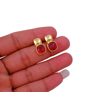 Boucles d'oreilles clous carrées en plaqué or avec pierres précieuses fuchsia rose, bijoux d'amour pour anniversaire et mariage, cadeau pour femme - Product Image 5