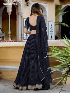 Tenue de soirée de qualité supérieure, attrayante, en georgette douce avec dentelle Zari et Cording, imprimé Leheriya, Lehenga choli Dupatta - Product Image 3