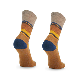 Chaussettes de sport antidérapantes fabriquées au Pakistan, vente en gros, sur mesure, couleur unie. - Product Image 2