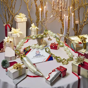 Medallón de Concha Marina Forjado a Mano de Primera Calidad, Artesanía Pura, Colgante de la Mejor Calidad, Realista, Hecho a Mano, 100% Auténtico - Product Image 1