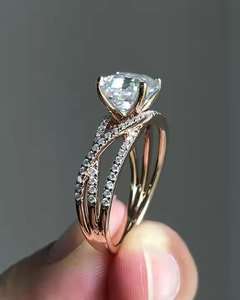 Anillo de Compromiso de Plata de Ley 925 con Moissanita, Corte Rosa, Acabado Chapado en Oro, Diseño de Halo y Racimo - Product Image 3