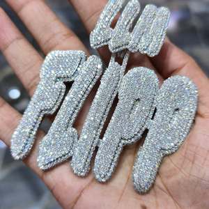 Breloques Lettres Hip Hop Mignonnes en Moissanite Ronde Taille Brillant Plaqué Or 14K Micro-Incrustées – Cadeau Unisexe pour Usage Quotidien - Product Image 4