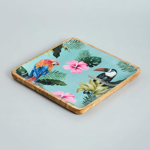 Assiette décorative carrée en bois d'acacia, motif tropical : Toucan, perroquet, fleur d'hibiscus - Product Image 4