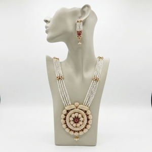 Collar con Colgante de Perlas Naturales con Base de Latón Chapado en Oro Hecho a Mano, Estilo Tradicional Indio, para Mujeres, para Fiestas y Eventos - Product Image 1