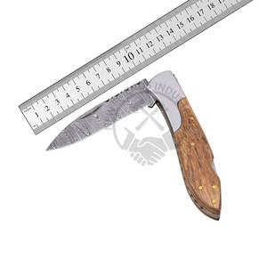 Nueva edición de cuchillo de bolsillo Damasco personalizado hecho a mano con mango de madera Pakka marrón, el mejor cuchillo plegable afilado para acampar y cazar. - Product Image 1