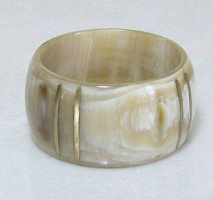 Brazalete Artesanal de Cuerno de Búfalo Genuino con Acabado Liso, Joyería Ecológica de Cuerno Natural, Decoración Moderna para el Hogar con Diseño Animal para Mujer - Product Image 5