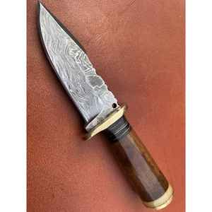 มีดสกินเนอร์เหล็กดามัสกัสทำมือ ด้ามจับตามหลักสรีรศาสตร์ เหมาะสำหรับตั้งแคมป์กลางแจ้ง พร้อมปลอกหนังทนทาน - Product Image 5