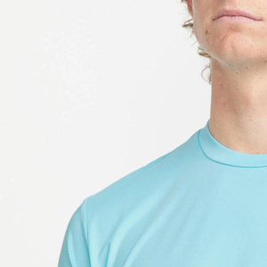 T-shirt de sport anti-UV bleu clair à manches courtes pour homme, séchage rapide, éco-responsable, en Spandex/Polyester, évacuation de l'humidité, idéal pour la course et la gym - Product Image 6