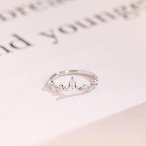 Anillo de Boda Curvo de Oro Blanco de 14K con Corona de Diamantes Cultivados en Laboratorio - Product Image 1