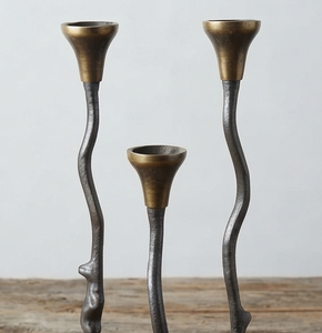 Candelabro de Metal Hecho a Mano con Base Ondulada, Elegante, Plateado, con Parte Superior de Latón, Decoración de Hogar de Lujo - Product Image 3