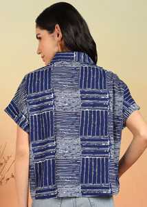 Chemise à col pour femme en coton bleu à imprimé géométrique, coupe classique, manches courtes, style décontracté international pour le bureau - Product Image 3