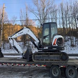 Compre hoy mismo la excavadora Bobcat E85 de alta calidad, bien mantenida, lista para uso inmediato en sitios de construcción y excavación. - Product Image 5