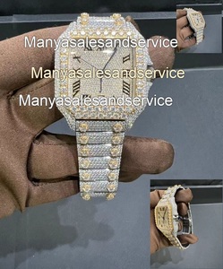 Reloj de Lujo Personalizado con Cristal Cuadrado de Moissanita, Claridad VVS1, Dos Tonos, Números Romanos, Pasa el Test de Diamantes, Resistente al Agua 10 Bar - Product Image 1