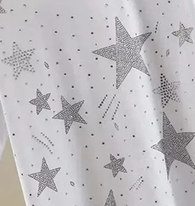Camiseta Blanca Personalizada de Manga Corta para Hombre con Diseño de Estrellas Brillantes, Cuello Redondo, Estilo Urbano, Largo Regular, Transpirable, 100% Algodón - Product Image 4