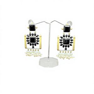 Boucles d'oreilles clous bicolores en laiton plaqué or et argent oxydé avec serti clos et pierres précieuses Monalisa multicolores, cadeau unisexe - Product Image 1