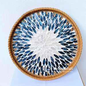 Bandeja Redonda de Ratán con Incrustaciones de Mosaico y Madreperla, Centro de Mesa Artesanal de Lujo para Mesa de Centro - Product Image 1