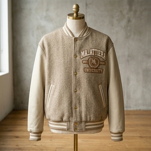 Chaqueta Beige Letterman para Hombre, Cuerpo de Forro Polar, Mangas de Cuero Crema, Chaqueta Bomber Bordada, Personalizada OEM ODM - Product Image 1