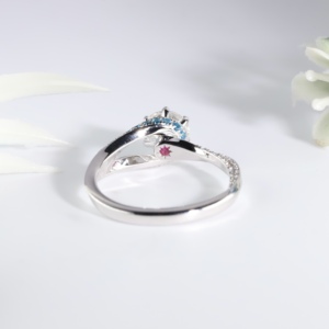 Anillo de Compromiso de Diamantes de Corte Redondo en Oro Blanco Élite con Acento Azul Clásico, Anillo de Boda Bypass Asimétrico, Joyería Fina Solitaria - Product Image 3