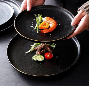 Plato de cerámica negro mate con borde dorado, diseño minimalista, duradero, apto para lavavajillas, forma redonda, para restaurante, hogar, uso diario. - Product Image 6