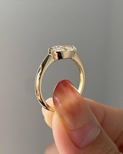 แหวนเพชรโมอิสซาไนต์ทรงมาร์ควิส 1 กะรัต ตะวันออก-ตะวันตก ทองคำแท้ 14K สีเหลืองทอง แบบหนามเตย 1 ขา ดีไซน์เรียบหรู แหวนแต่งงาน - Product Image 6