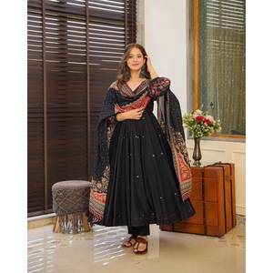 Magnifique ensemble de vêtements pour femmes en coton imprimé numériquement Anarkali avec bas et Dupatta - Product Image 4