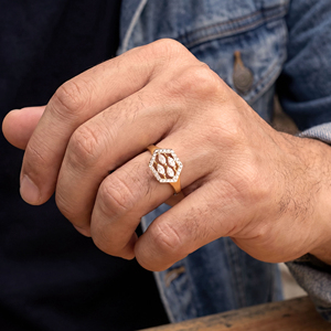 Anillo de Lujo con Diamantes Marquise en Oro Amarillo, Diseño Floral con Halo de Diamantes, Anillo Geométrico para Mujer, Ideal para Aniversario de Bodas - Product Image 2