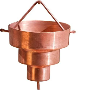 Chaîne de pluie moderne en cuivre à niveaux pour bassin, élément décoratif suspendu pour évacuation des eaux de toit extérieur - Product Image 1