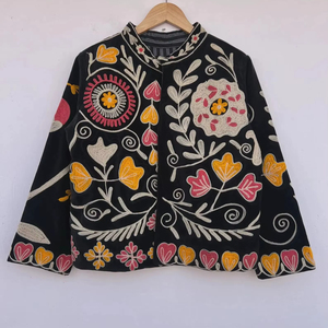 Veste en velours Suzani tendance, faite à la main, brodée de fleurs, manteau d'hiver bohème, veste Suzani personnalisée - Product Image 1