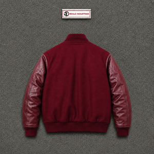 เสื้อแจ็คเก็ตวาร์ซิตี้สีมารูนแบบโมเดิร์น  แบบจำลองด้านหน้าติดกระดุมแป๊ก สไตล์วิทยาลัยมืออาชีพ  แบบจำลองเสื้อเลตเตอร์แมน  เสื้อผ้าสีมารูนแบบสั่งทำพิเศษ - Product Image 6