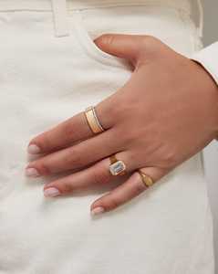 Bague solitaire moderne en or massif 10K 14K 18K avec émeraude de 3 carats et diamant de laboratoire serti clos, 2,30 mm, pour fiançailles et mariage, personnalisable - Product Image 2