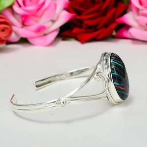 Brazalete de Plata de Ley 925 con Gema de Calsilica Arcoíris, Brazalete de Plata Hecho a Mano, Regalo de Compromiso, Joyería - Product Image 4