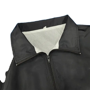 Ensemble short et coupe-vent décontracté d'été pour hommes en satin léger, imperméable et confortable – Vente en gros - Product Image 2